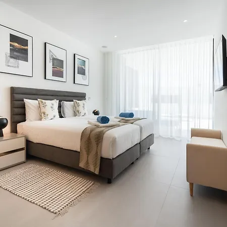 Luxury Poolside * Lagos