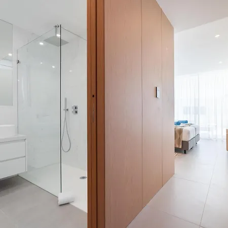 Luxury Poolside Apartament