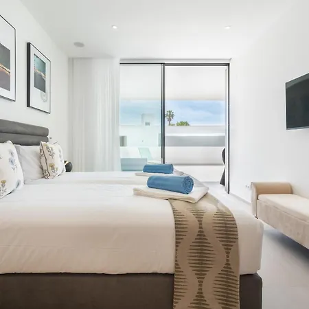 Luxury Poolside Apartament Lagos