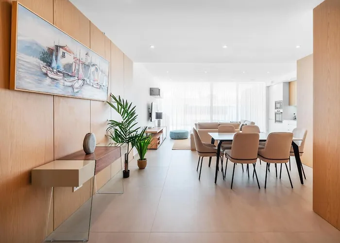 Luxury Poolside Lägenhet *