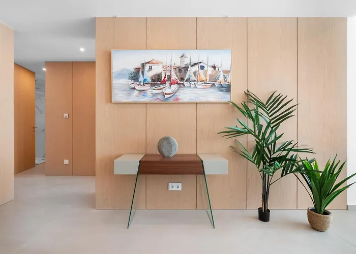 Luxury Poolside Lägenhet