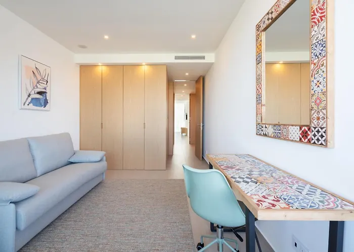 Luxury Poolside Apartamento