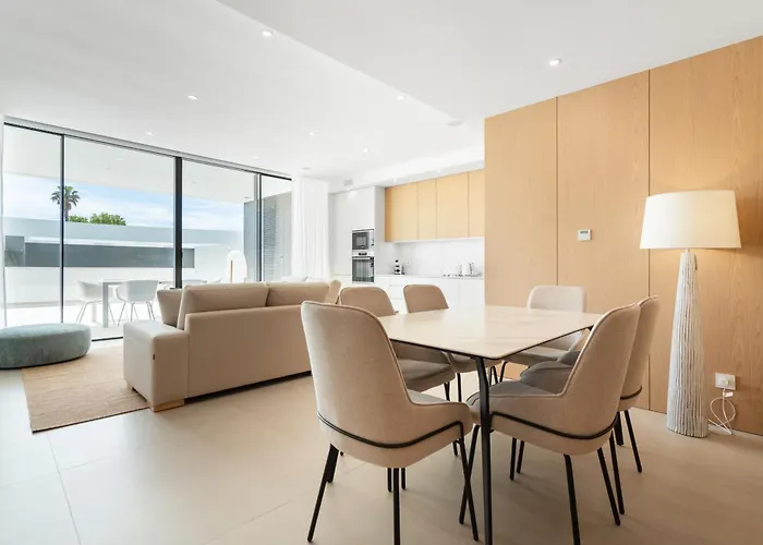 Luxury Poolside * Lagos