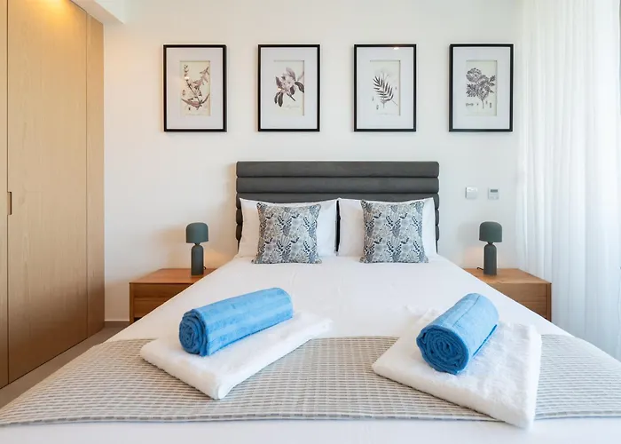 Lägenhet Luxury Poolside