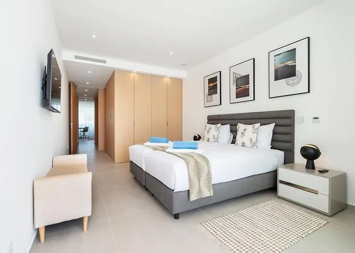 Lägenhet Luxury Poolside