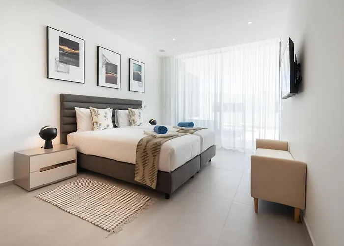 Luxury Poolside * Lagos