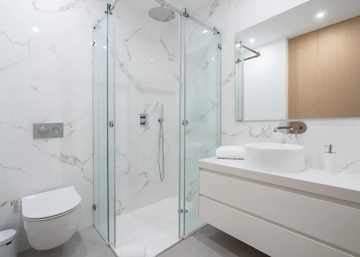 Luxury Poolside Lägenhet