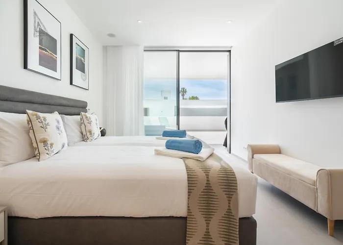 Luxury Poolside Apartamento Lagos