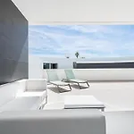 Luxury Poolside アパート
